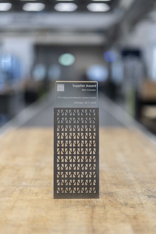 TRUMPF Supplier Award Best Innovator for IDS Imaging Development Systems GmbH – modern award on a wooden table, symbolising innovation