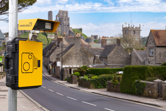 Yellow, mobile Westcotec device with image processing for accident prevention