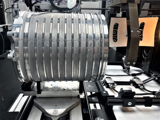 Round aluminium component of an electric motor inside a test cell