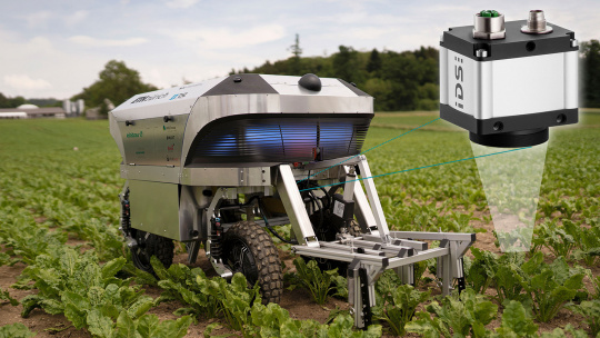 Intelligent robot with industrial camera specifically eliminates weeds