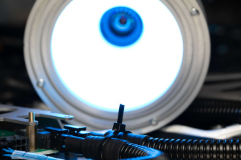 The control unit takes photographs and evaluates characteristic by characteristic