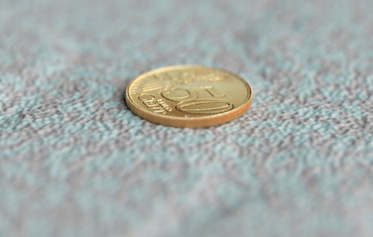 Coin with projected pattern