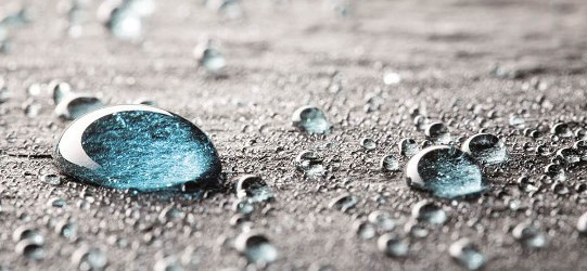Close-up of a drop of water, symbolising a box with arrows.