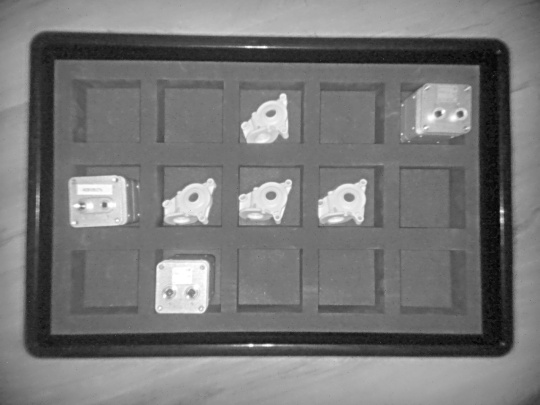 Grey intensity image from the Nion 3D camera shows various objects in a box with sorting trays from a top view.
