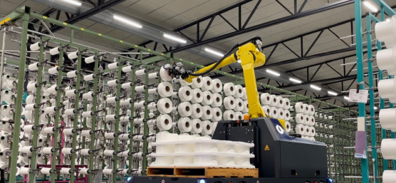 Autonomously driving robotic assistance system with Ensenso 3 D camera enables automated loading of creels with yarn spools.