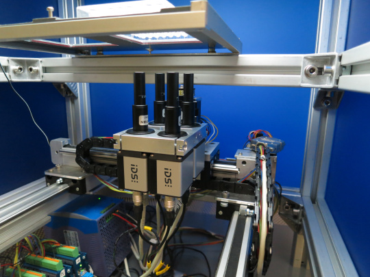 Parallel microscope with four compact GigE industrial cameras