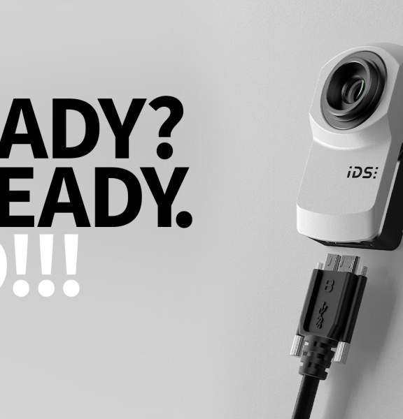 Truncated text next to uEye XC camera and cable not yet plugged in