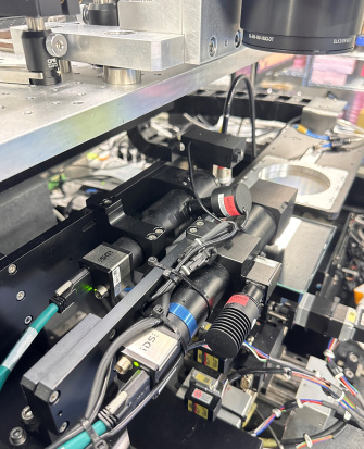 IDS uEye industrial cameras in high-precision uLED bonding system for sub-micrometre alignment