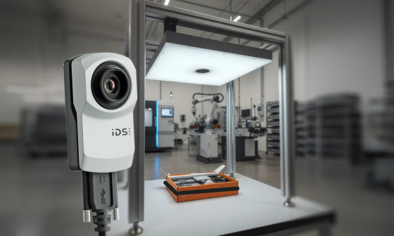 Camera at illuminated inspection station; underneath, tool tray for inspection