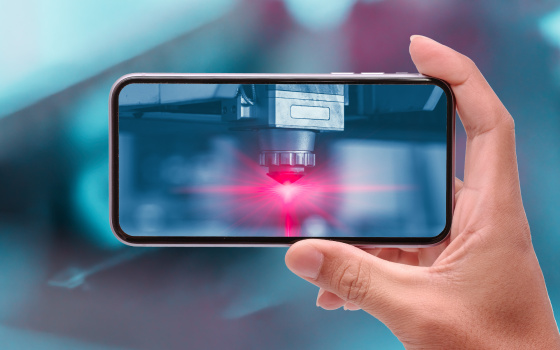 Hand raises mobile phone horizontally, red light illuminates on mobile phone
