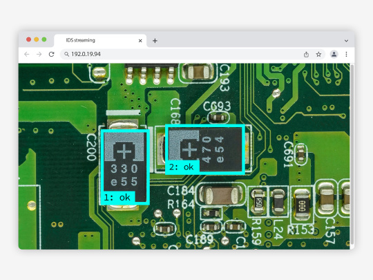 Software screenshot with image analysis of a circuit board